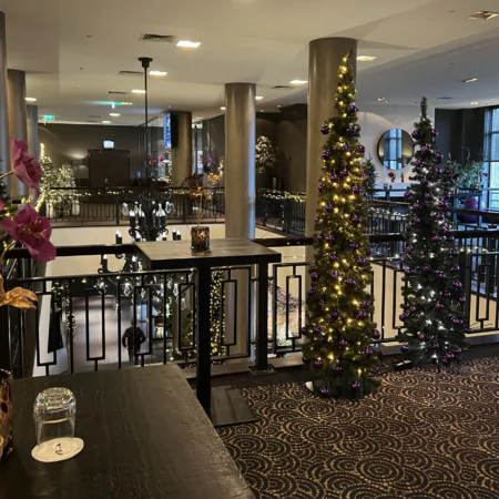 ingang zaal Van de Valk